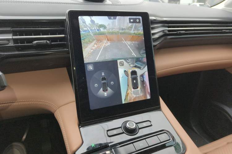 Used Nio ES8 2018 Founder Edition Audio And AC Panel