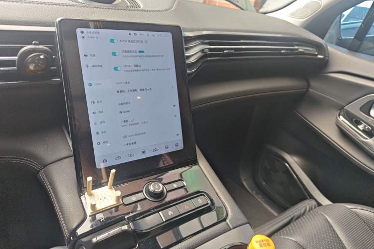Used Nio ES8 2018 355 km Base Version 7-Seater Edition Audio And AC Panel