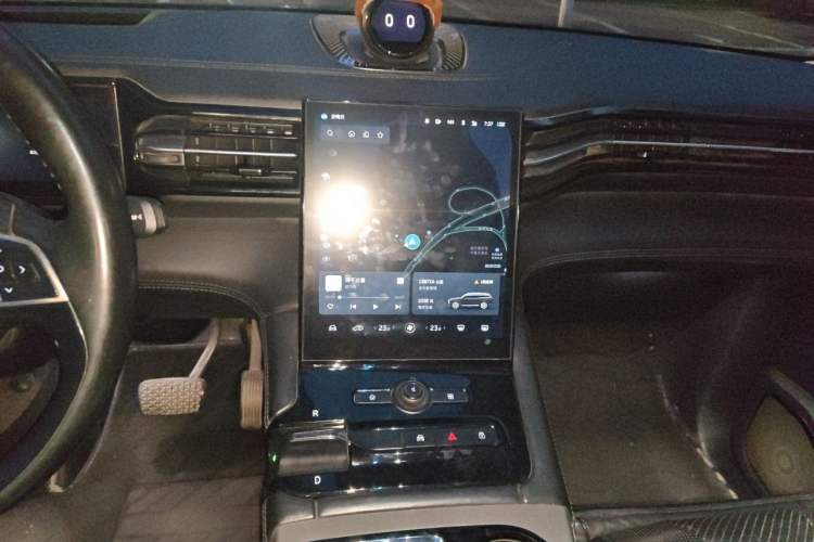 Used Nio ES8 2018 Founder Edition Audio And AC Panel