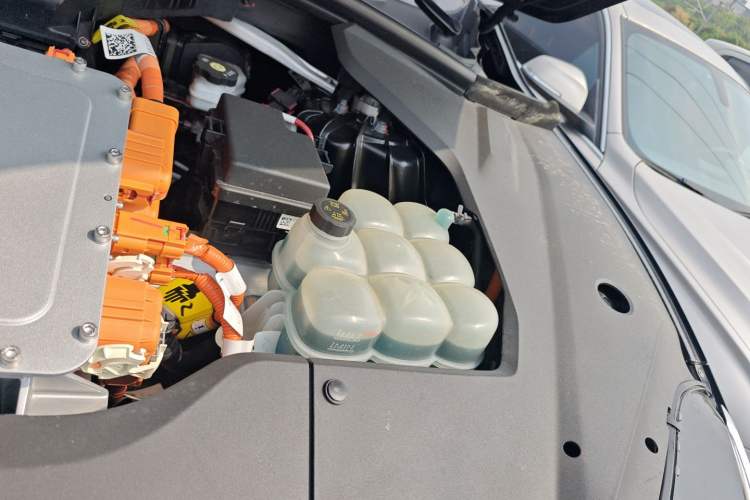 Used Nio ES8 2018 Founder Edition Engine Bay Left