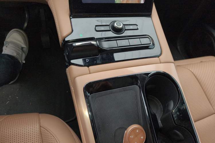 Used Nio ES8 2018 Founder Edition Gear Lever