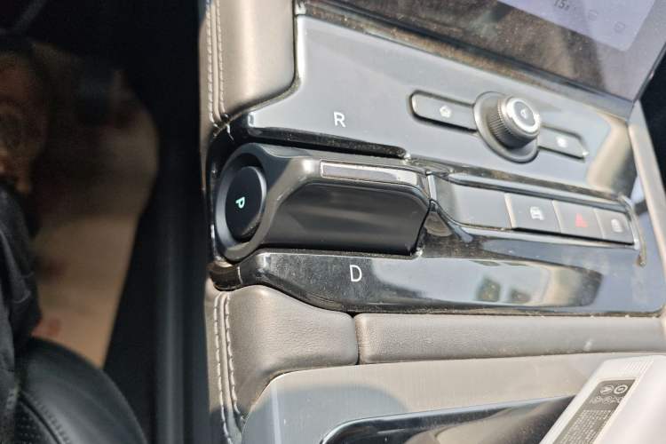 Used Nio ES8 2018 Founder Edition Gear Lever