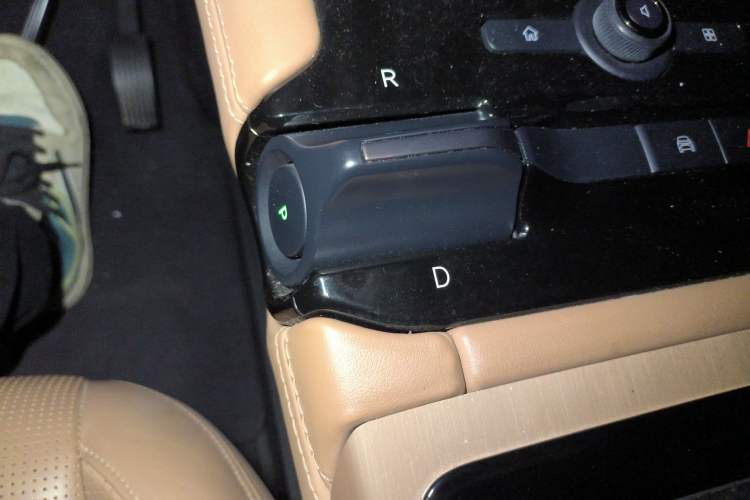 Used Nio ES8 2018 355 km Base Version 6-Seater Edition Gear Lever