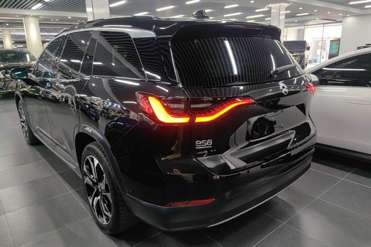 Used Nio ES8 2018 355 km Base Version 7-Seater Edition Rear Left 45 Deg