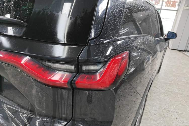 Used Nio ES8 2018 355 km Base Version 6-Seater Edition Right Rear Taillight