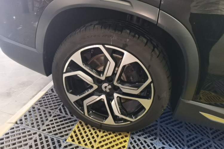 Used Nio ES8 2018 Founder Edition Right Rear Wheel Hub