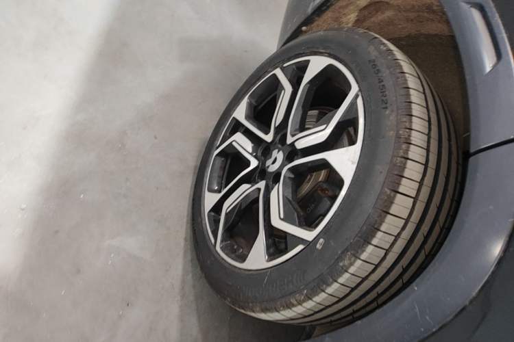 Used Nio ES8 2018 Founder Edition Right Rear Wheel Hub