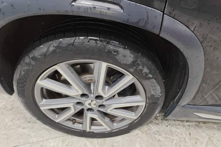 Used Nio ES8 2018 355 km Base Version 6-Seater Edition Right Rear Wheel Hub
