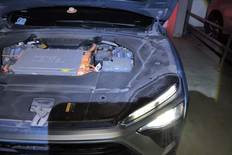 Used Nio ES8 2018 355 km Base Version 6-Seater Edition Engine Bay Left