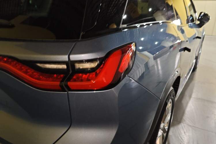Used Nio ES8 2018 355 km Base Version 7-Seater Edition Exterior 3