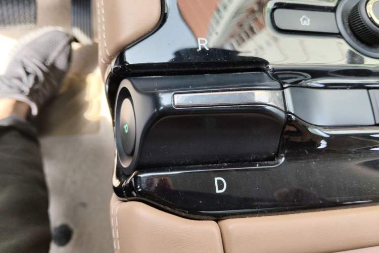 Used Nio ES8 2018 Founder Edition Gear Lever