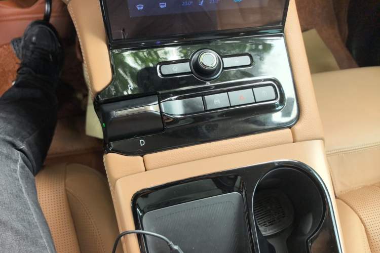 Used Nio ES8 2018 355 km Base Version 7-Seater Edition Gear Lever