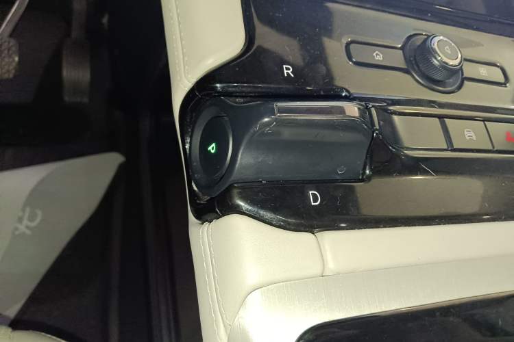 Used Nio ES8 2018 355 km Base Version 7-Seater Edition Gear Lever