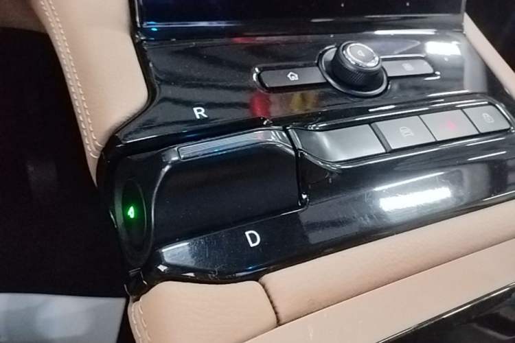 Used Nio ES8 2018 355 km Base Version 6-Seater Edition Gear Lever