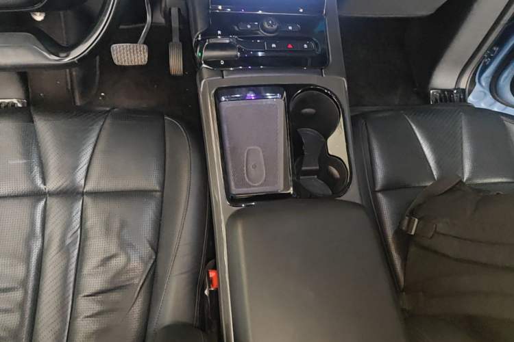 Used Nio ES8 2018 Founder Edition Gear Lever