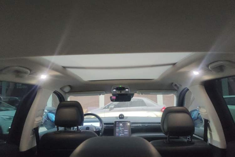 Used Nio ES8 2018 355 km Base Version 7-Seater Edition Headliner