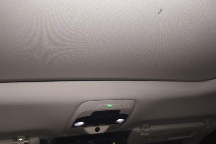 Used Nio ES8 2018 355 km Base Version 7-Seater Edition Headliner