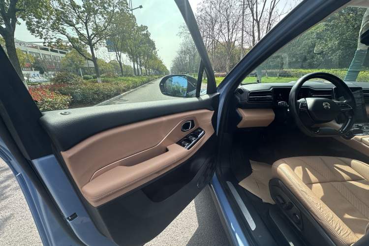 Used Nio ES8 2018 355 km Base Version 7-Seater Edition Interior 2