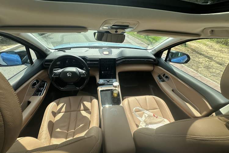 Used Nio ES8 2018 355 km Base Version 7-Seater Edition Interior 3