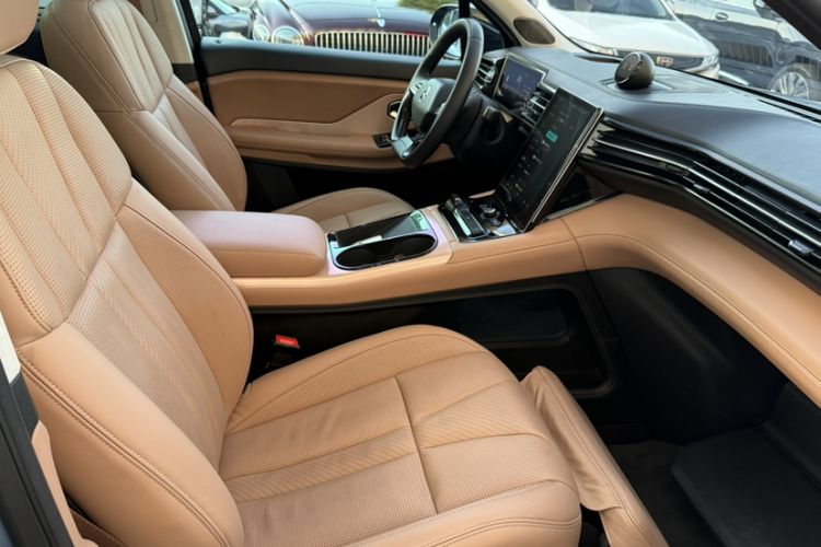 Used Nio ES8 2018 355 km Base Version 7-Seater Edition Interior 3