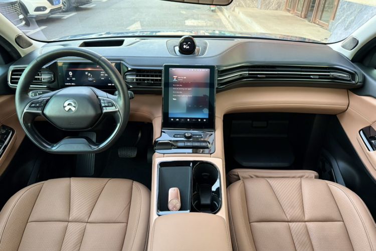 Used Nio ES8 2018 355 km Base Version 7-Seater Edition Interior 7