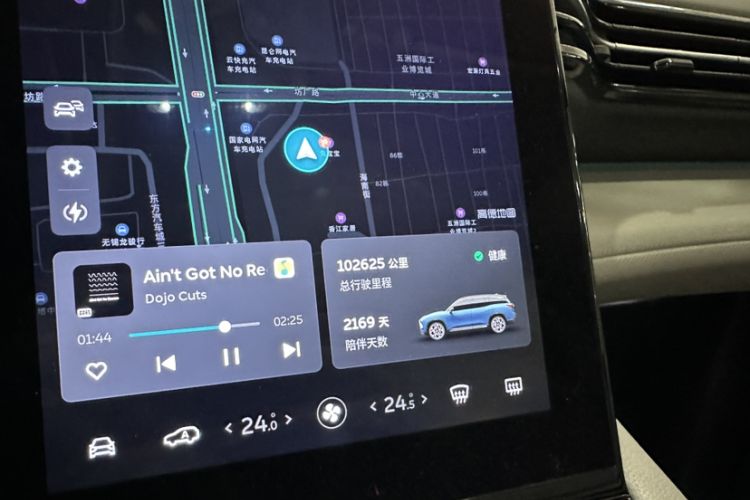 Used Nio ES8 2018 Founder Edition Odometer Close Up
