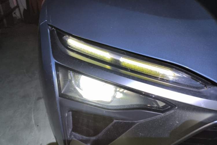 Used Nio ES8 2018 355 km Base Version 6-Seater Edition Right Front Headlight
