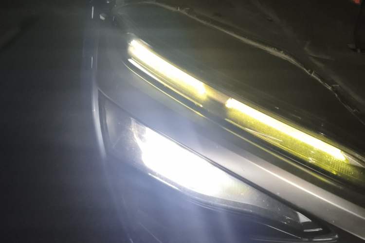 Used Nio ES8 2018 355 km Base Version 7-Seater Edition Right Front Headlight