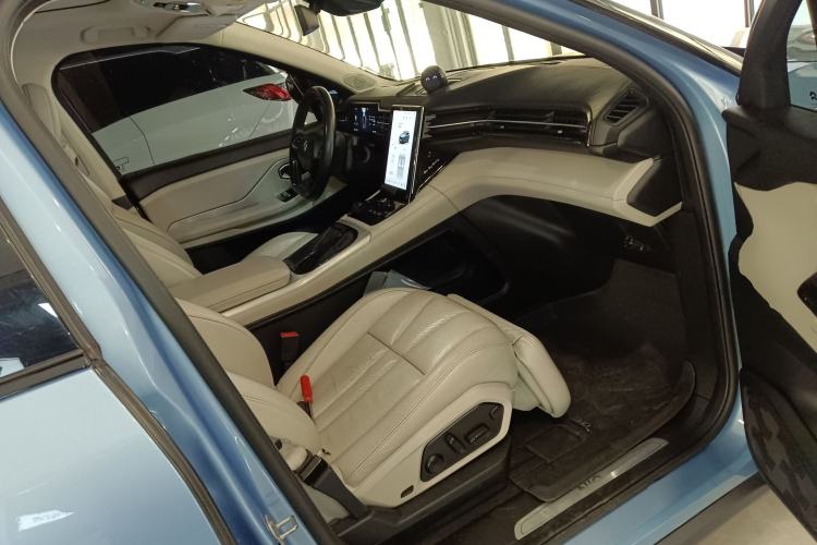 Used Nio ES8 2018 355 km Base Version 7-Seater Edition Right Front Seat