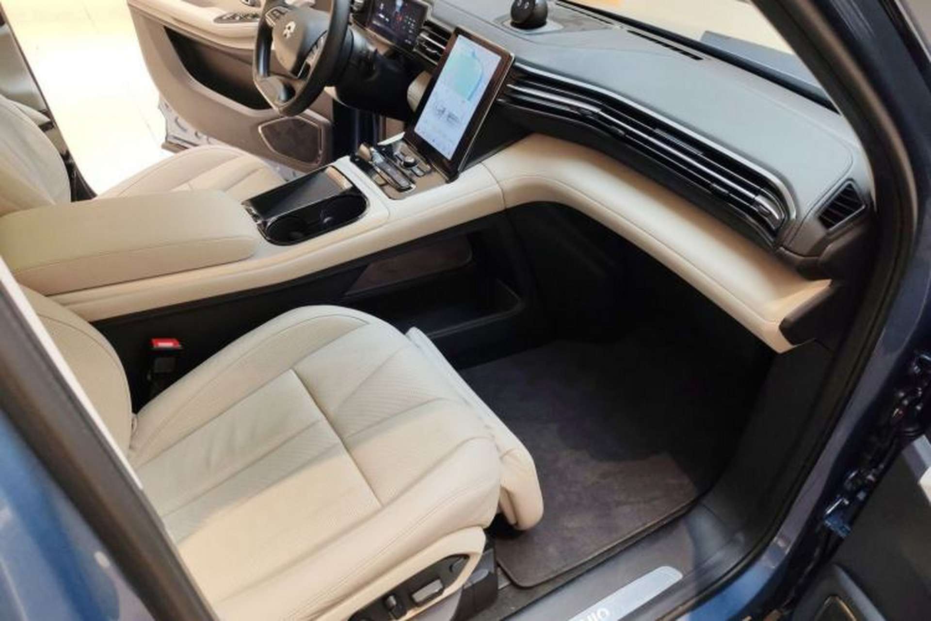 Used Nio ES8 2018 355 km Base Version 6-Seater Edition Right Front Seat