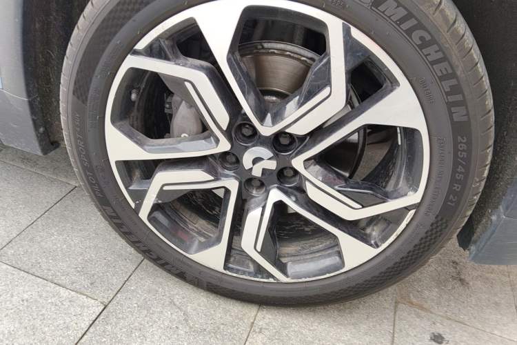 Used Nio ES8 2018 Founder Edition Right Front Wheel Hub
