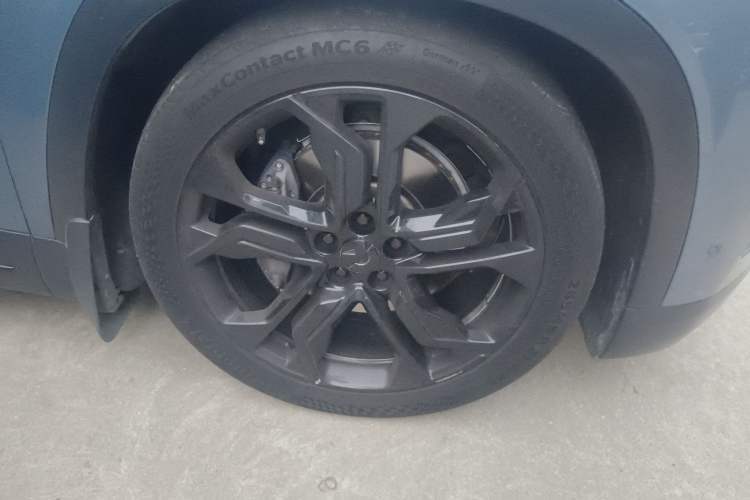 Used Nio ES8 2018 355 km Base Version 7-Seater Edition Right Front Wheel Hub