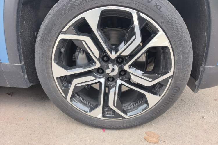 Used Nio ES8 2018 355 km Base Version 7-Seater Edition Right Front Wheel Hub