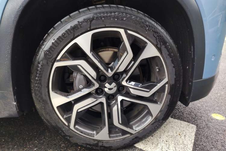 Used Nio ES8 2018 Founder Edition Right Front Wheel Hub