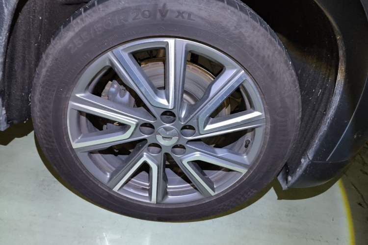 Used Nio ES8 2018 355 km Base Version 6-Seater Edition Right Front Wheel Hub