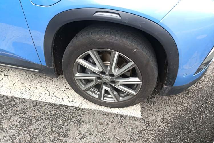 Used Nio ES8 2018 355 km Base Version 7-Seater Edition Right Front Wheel Hub