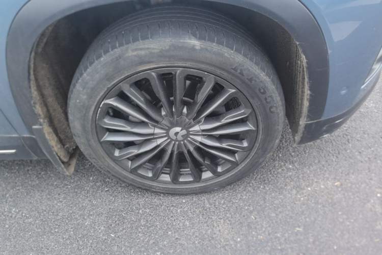 Used Nio ES8 2018 355 km Base Version 6-Seater Edition Right Front Wheel Hub