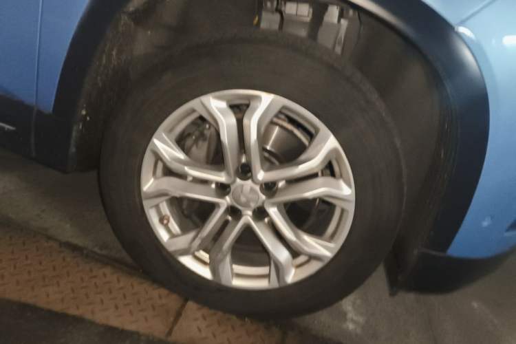 Used Nio ES8 2018 355 km Base Version 7-Seater Edition Right Front Wheel Hub