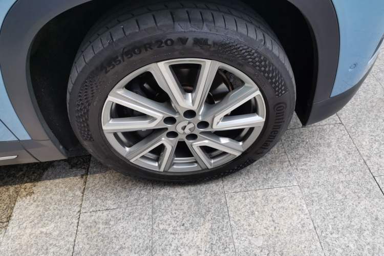 Used Nio ES8 2018 355 km Base Version 7-Seater Edition Right Front Wheel Hub