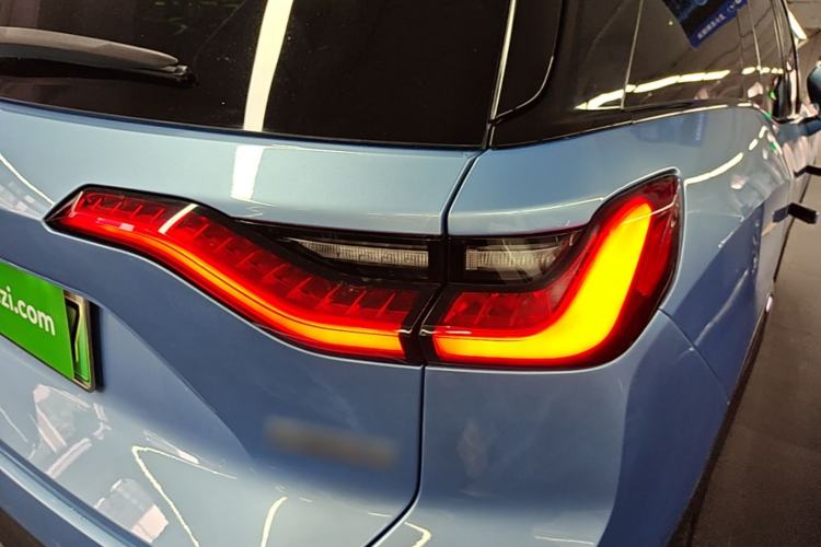 Used Nio ES8 2018 355 km Base Version 7-Seater Edition Right Rear Taillight