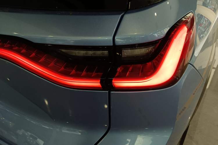 Used Nio ES8 2018 355 km Base Version 7-Seater Edition Right Rear Taillight