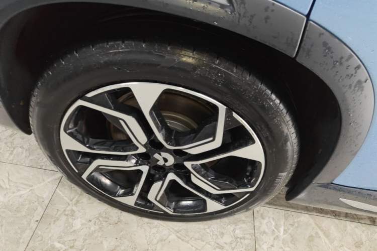 Used Nio ES8 2018 Founder Edition Right Rear Wheel Hub