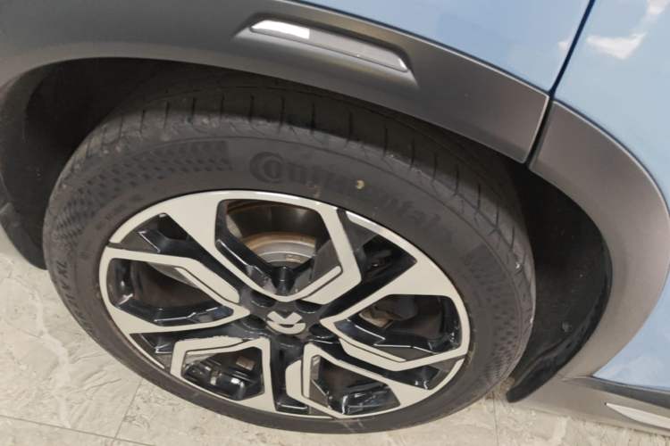 Used Nio ES8 2018 Founder Edition Right Rear Wheel Hub