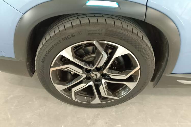 Used Nio ES8 2018 355 km Base Version 7-Seater Edition Right Rear Wheel Hub