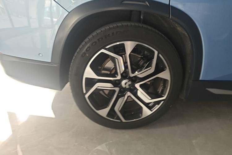 Used Nio ES8 2018 Founder Edition Right Rear Wheel Hub