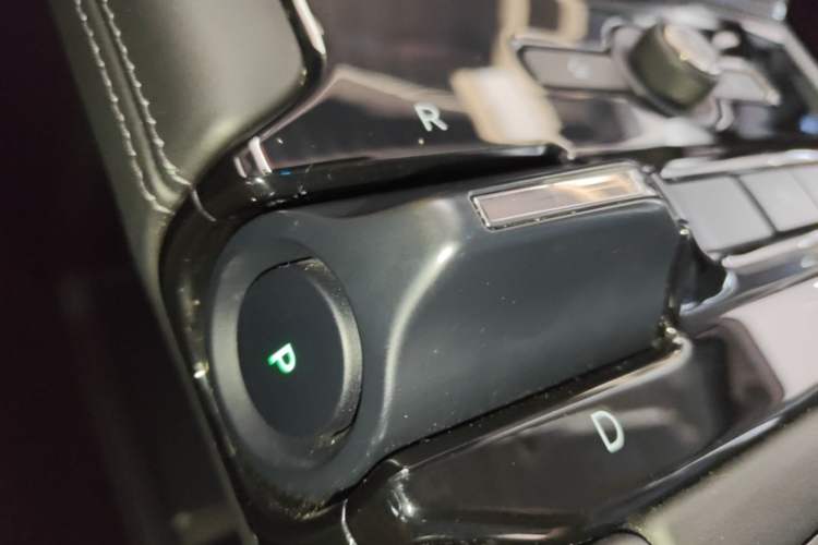 Used Nio ES8 2018 Founder Edition Gear Lever