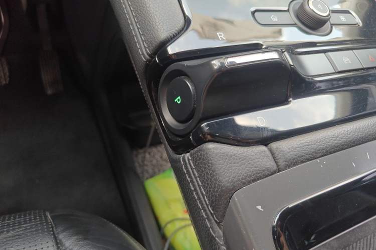 Used Nio ES8 2018 355 km Base Version 7-Seater Edition Gear Lever