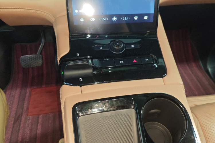 Used Nio ES8 2018 Founder Edition Gear Lever
