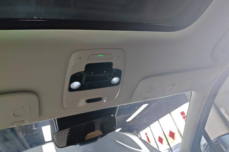 Used Nio ES8 2018 355 km Base Version 6-Seater Edition Headliner