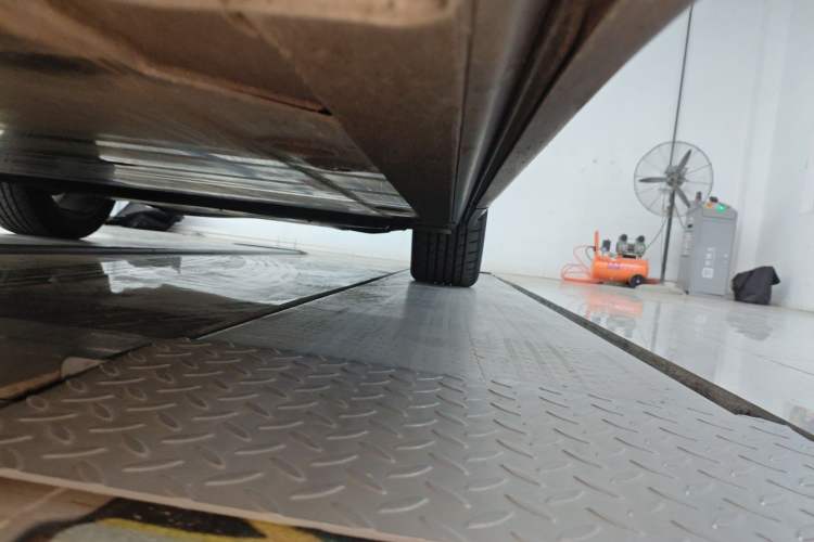 Used Nio ES8 2018 Founder Edition Left Side Sill